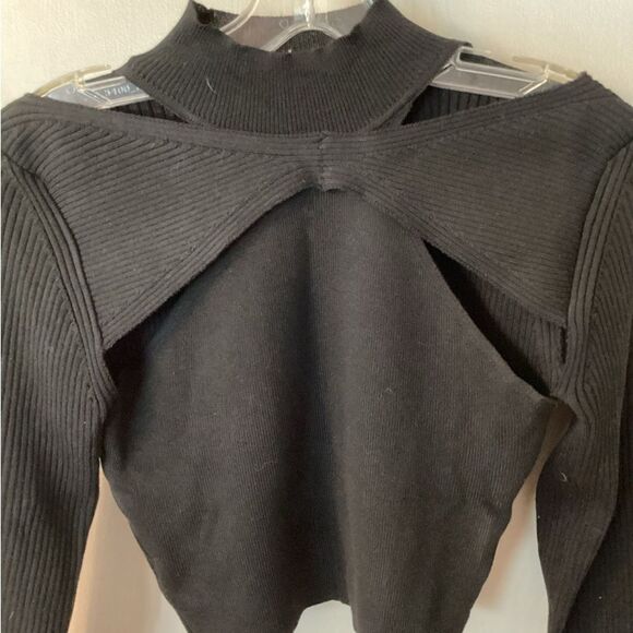 VERY J SIZE LARGE BLACK RIBBED MOCK NECK CRIOPPED COLLARBONE CUTOUT SWEATER - Picture 3 of 6